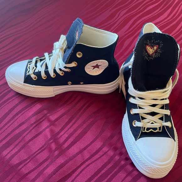 CONVERSE ALL STAR MEDE IN VIETNAM US 6.5 , UK 4.5 , EUR 37 , CM 23.25 FOR WOMEN - Picture 1 of 7